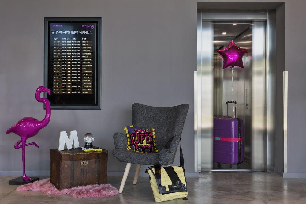 Moxy Vienna Airport Hotel Schwechat Exterior foto